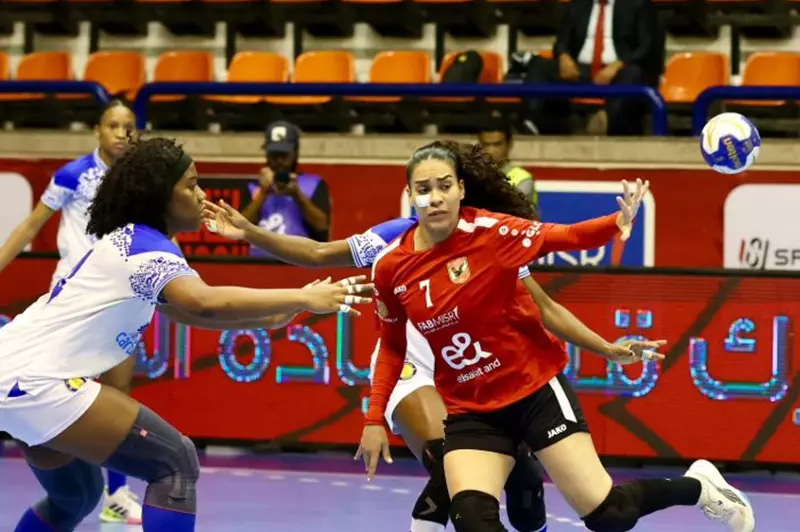 سيدات بترو أتلتيكو يتوجن بلقب كأس الكؤوس الأفريقية بعد انتصار مثير على الأهلي